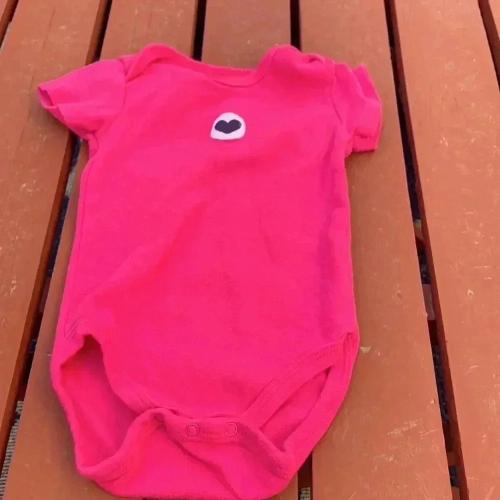 [5 for $25] Pekkle onesie, nice  soft cotton.